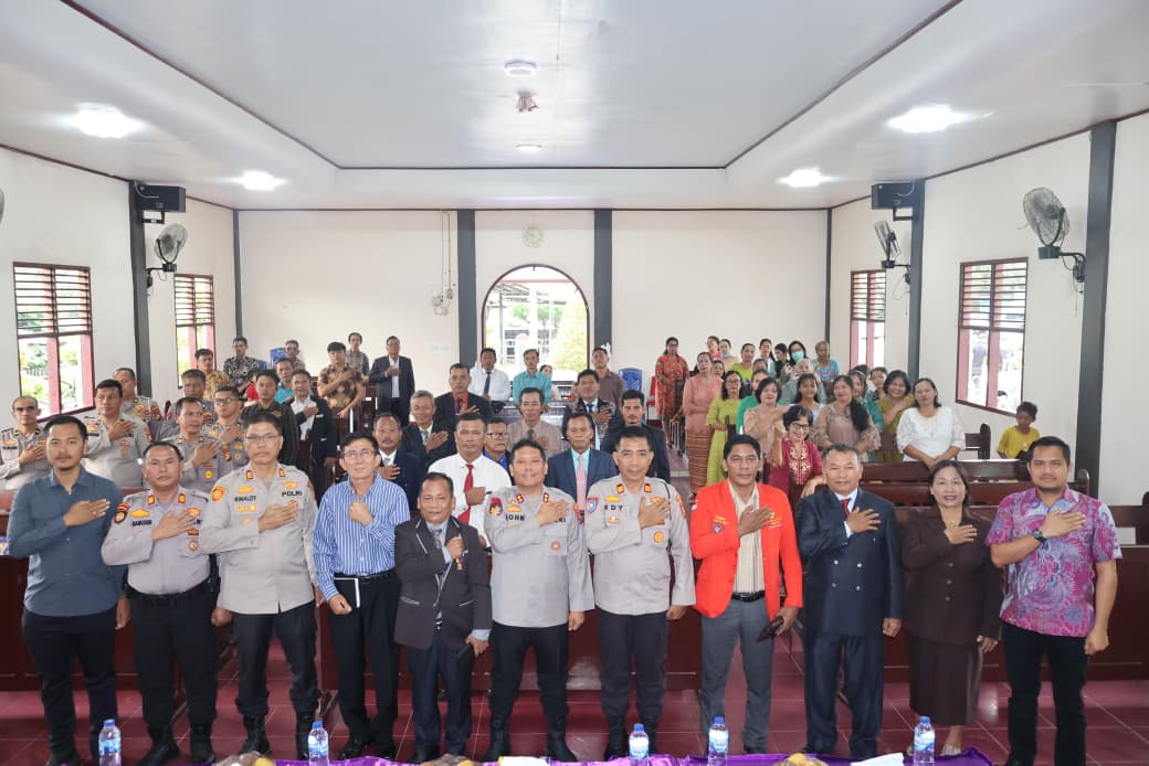 Photo bersama Jemaat dan tokoh masyarakat kecamatan Pangkalan Kuras